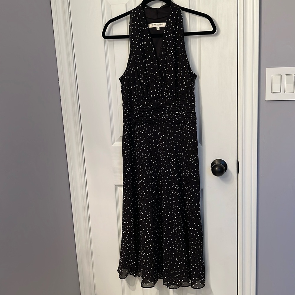 Sleeveless v-neck maxi dress